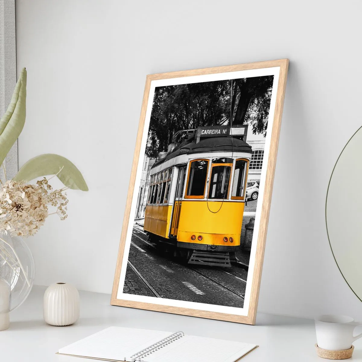 Poster in einem Rahmen aus heller Eiche - Und Fado im Hintergrund - 30x40 cm