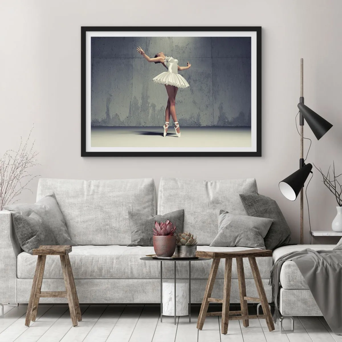 Poster in einem schwarzem Rahmen - Eine Balletttänzerin in einem weißen Kleid vor einer rohen Wand. - 100x70cm - Leicht wie ein Vogel - Moderne Wanddekoration für Wohnzimmer und Schlafzimmer ARTTOR