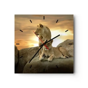 Wanduhr - Glasuhr - Zwei Löwinnen ruhen bei Sonnenuntergang auf einem Felsen - 30x30cm - Königliche Majestät - Moderne Wanddekoration für Wohnzimmer und Schlafzimmer ARTTOR