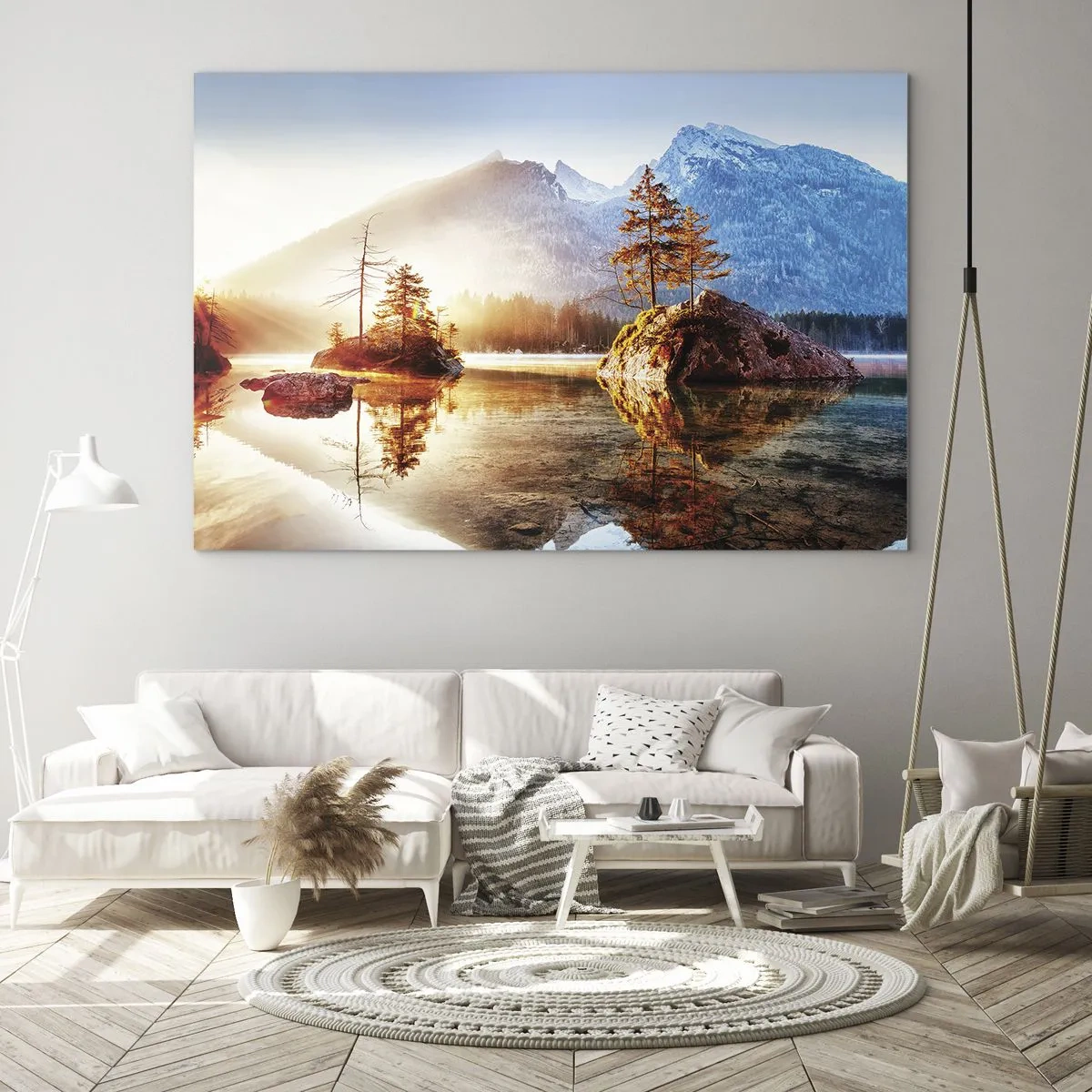 Glasbild - Bild auf glas - Berglandschaft am Morgen mit Bäumen und Spiegelbild im See - 120x80cm - Natur in neuem Licht - Moderne Wanddekoration für Wohnzimmer und Schlafzimmer ARTTOR