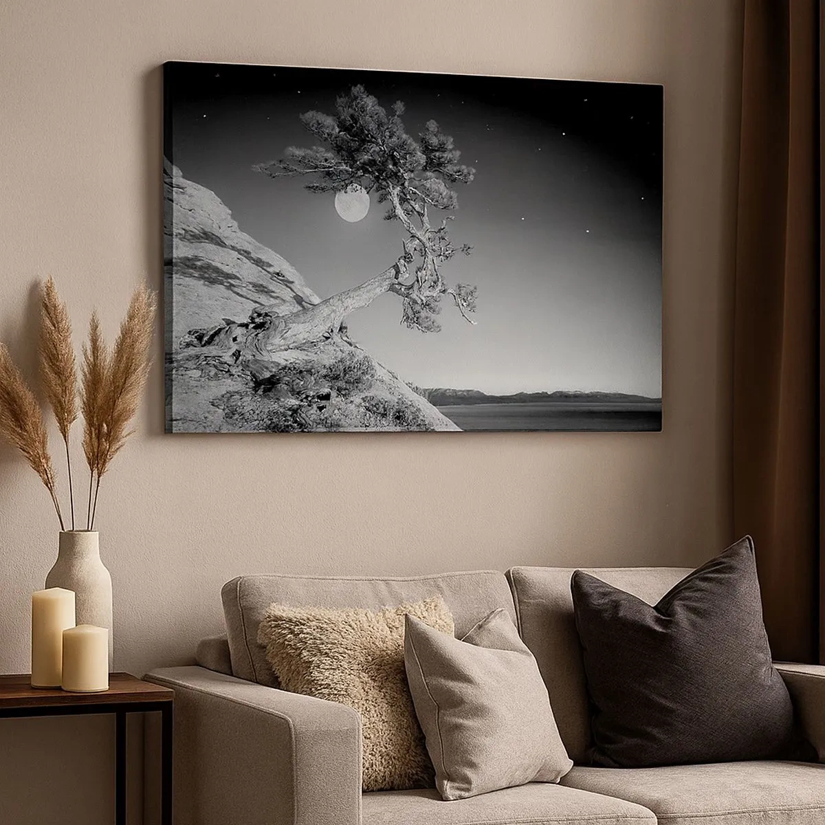 Bild auf Leinwand - Leinwandbild - Schwarz-weißer Baum auf einer Klippe mit dem Mond im Hintergrund - 70x50cm - Siegreiche Kämpferin - Moderne Wanddekoration für Wohnzimmer und Schlafzimmer ARTTOR