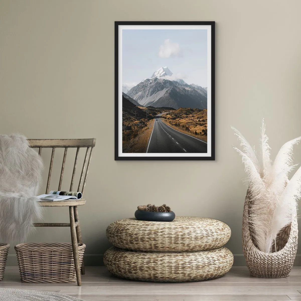 Poster in einem schwarzem Rahmen - Der Weg ins Herz der Berge - 40x50 cm