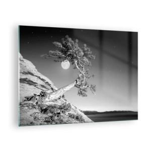 Glasbild - Bild auf glas - Ein schiefer Baum auf einem Hügel mit dem Mond im Hintergrund - 70x50cm - Siegreiche Kämpferin - Moderne Wanddekoration für Wohnzimmer und Schlafzimmer ARTTOR