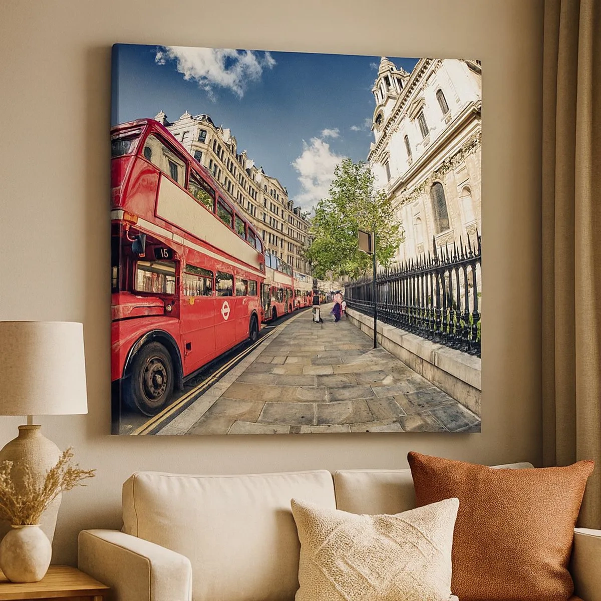 Bild auf Leinwand - Leinwandbild - Londoner Straße in Grau und Rot - 30x30 cm