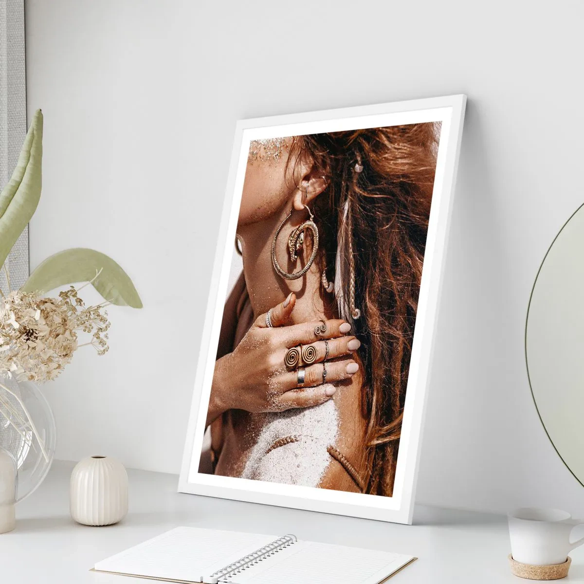 Poster in einem weißen Rahmen - Königin des wilden Strandes - 30x40 cm