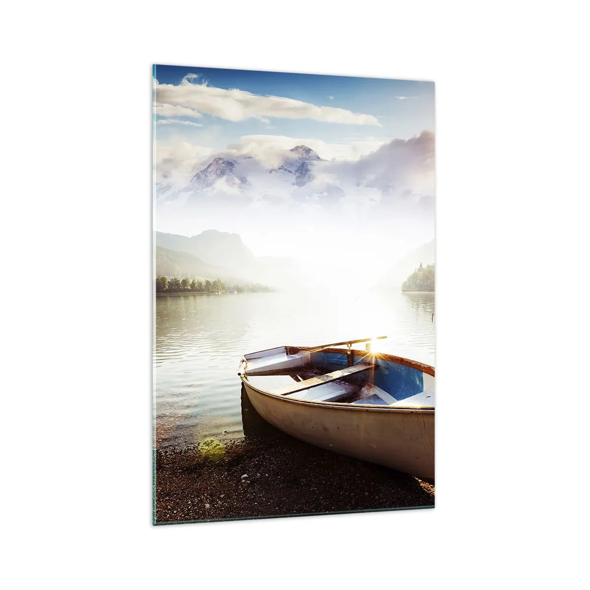 Glasbild - Bild auf glas - Ein Boot am Ufer eines Sees mit Blick auf die Berge am Morgen - 70x100cm - Am tollen und klaren Wasser - Moderne Wanddekoration für Wohnzimmer und Schlafzimmer ARTTOR