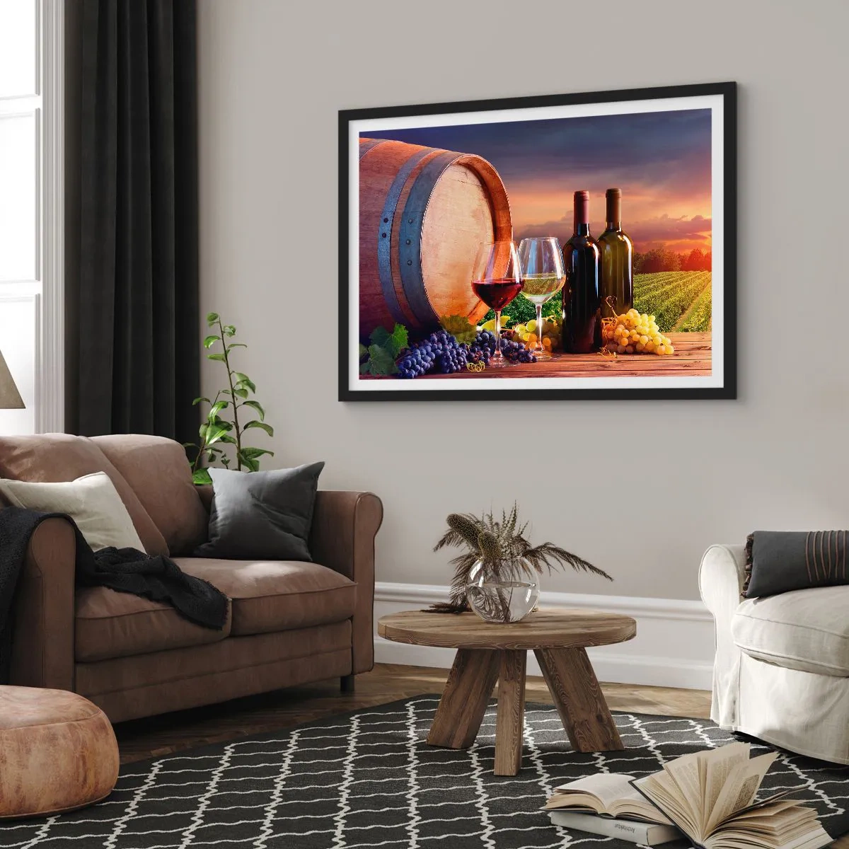 Poster in einem schwarzem Rahmen - Wein, Gläser und ein Fass in einer malerischen Landschaft - 100x70cm - Hier schmeckt das Leben - Moderne Wanddekoration für Wohnzimmer und Schlafzimmer ARTTOR