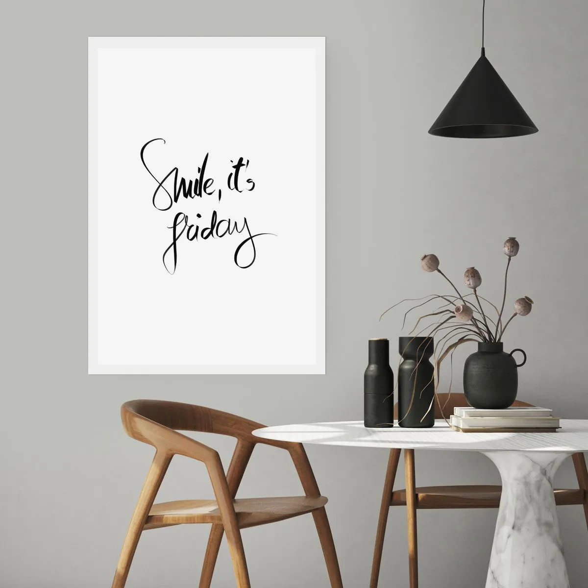 Poster - Die Aufschrift Smile, it's Friday in Schwarz auf weißem Hintergrund - 50x70cm - Echte Freude - Moderne Wanddekoration für Wohnzimmer und Schlafzimmer ARTTOR