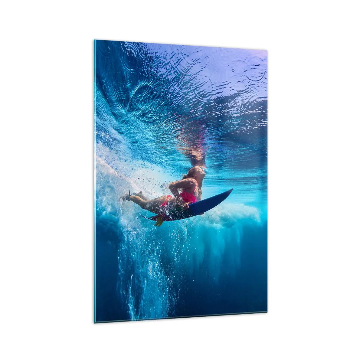 Glasbild - Bild auf glas - Ein Surfer unter Wasser in einer dynamischen Komposition in Blautönen. - 70x100cm - Tiefe der Freude - Moderne Wanddekoration für Wohnzimmer und Schlafzimmer ARTTOR