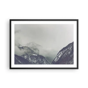 Poster in einem schwarzem Rahmen - Ein in Nebel gehülltes Bergtal in Grautönen - 70x50cm - Nebliges Tal - Moderne Wanddekoration für Wohnzimmer und Schlafzimmer ARTTOR
