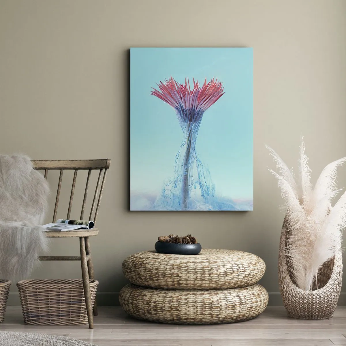 Bild auf Leinwand - Leinwandbild - Eine rosa und blaue Blume in einem künstlerischen Arrangement vor einem pastellfarbenen Hintergrund - 80x120cm - In einer belebenden Umarmung - Moderne Wanddekoration für Wohnzimmer und Schlafzimmer ARTTOR