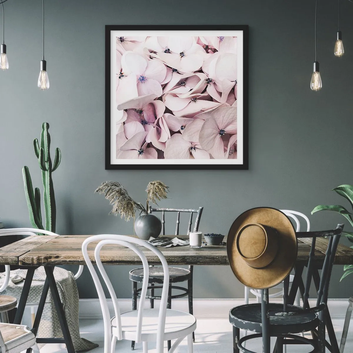 Poster in einem schwarzem Rahmen - In einer Blumenflut - 30x30 cm