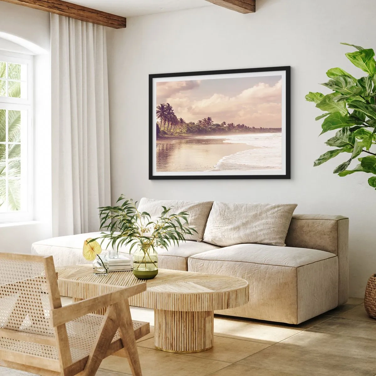 Poster in einem schwarzem Rahmen - Ein Strand mit Palmen und sanften Wellen am Morgen - 100x70cm - Die Liebkosung der Wellen - Moderne Wanddekoration für Wohnzimmer und Schlafzimmer ARTTOR